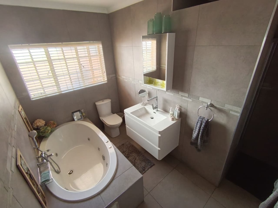 4 Bedroom Property for Sale in Cashan North West